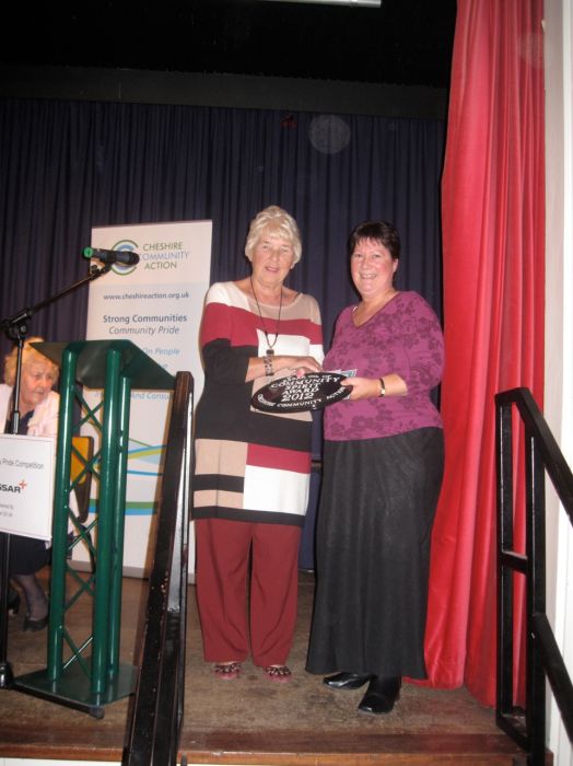 Hankelow Amenity Group Chairman Val Morrey receives the award,  which consists of a wall plaque, certificate and a cheque for &pound;100, from Mrs Kathy Benn.